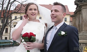 HUNT4K. Sweet Czech bride spends prime night with rich stranger