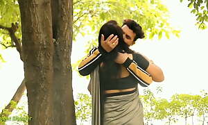 Indian Saree Kissing Stunt Video