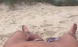 I let strangers watch me cum atop a difficulty beach