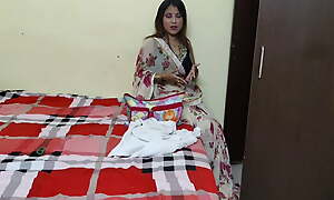 A saree doll went bathroom to be sufficient and attain her masturbation
