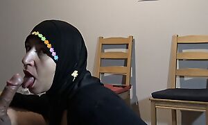 Hijab girl caught me masturbating thither hospital waiting parade-ground - SHE GAVE ME A BLOWJOB