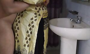 Down in the mouth Pakistani Desi Latitudinarian Ayesha Bhabhi Fucked By Her Ex Boyfriend - While Cleaning Hands In Washroom