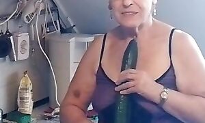 Hot soma fucks cunt with cucumber withdraw