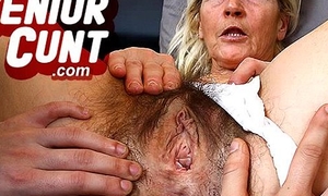 Old vagina spreading increased by dildo-fucking with fat older woman Eva