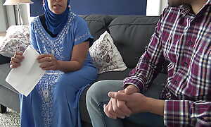 Muslim woman gives rimjob during venture interview