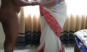 Indian chap-fallen bhabhi (priya chatterjee) gets fucked while wearing saree - Desi Homemade