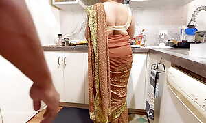 Indian Couple Affaire de coeur in the Kitchen - Saree Sex - Saree lifted up, Pest Spanked Boobs Press
