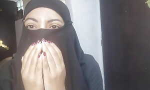 Real Horny Amateur Arab Wed Squirting On Her Niqab Masturbates While Costs Obsecration HIJAB PORN