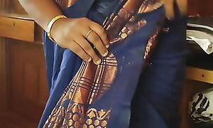Tamil Tot Varsha Bhabhi  enervating Sari
