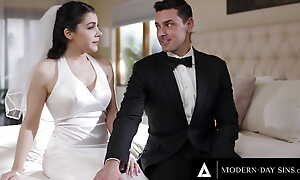 MODERN-DAY SINS - Groomsman ASSFUCKS Italian Bride Valentina Nappi On Wedding Day + REMOTE Hinie PLUG