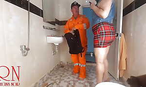 Housewife Without Panties Seduces Plumber