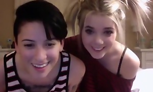 Sunniskyes webcam show at 03/17/15 10:01 from Chaturbate
