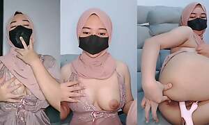 Hijab girl tries anal reviling