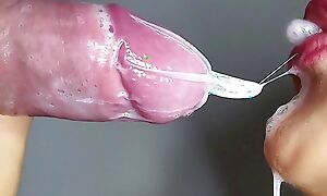 CLOSE UP: Amazing blowjob. I broke the condom relative to suck all the cum