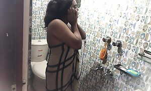 While taking a bath in the bathroom, Bhabhi plus Devar had sex together
