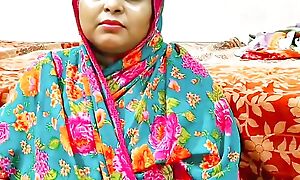 Desi sister-in-law is humming with neighbor