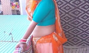 Bhaiya ji, bina Condom ke Ghusa de! Desi Village Randi ravinadesi Deal with new Buyer for Fucking her Miserly Pussy at Hotel.