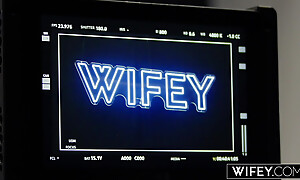 WIFEY Curvy Redheaded Hotwife Kayla Summers Gets Tag-Teamed In advance Be advisable for Hubby