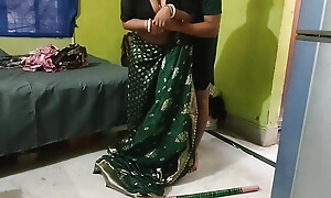 Kaam wali bhabhi ko pichhe se dabocha fir apna lauda chusaya - Indian Maid fucked distance from behind