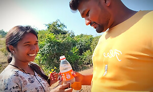 Ladki hmko jangle me mili, vah subah subah gav ke najdiki jangle me bathroom karne aai thi - Indian bhabhi hot xxx glaze in Hindi voice.